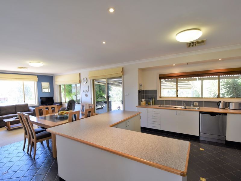 4 Mathew Street, Young NSW 2594