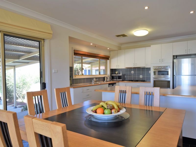 4 Mathew Street, Young NSW 2594