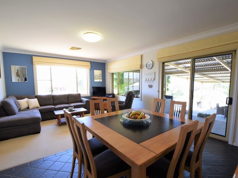 4 Mathew Street, Young NSW 2594