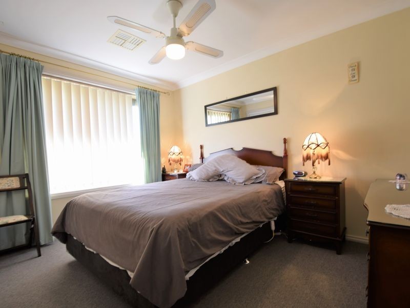 4 Mathew Street, Young NSW 2594