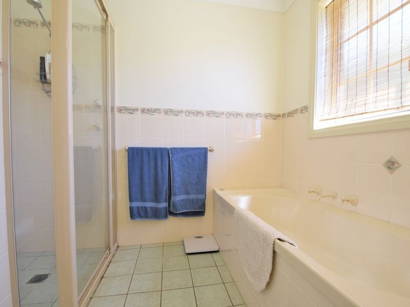 4 Mathew Street, Young NSW 2594