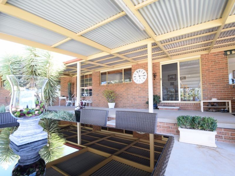 4 Mathew Street, Young NSW 2594