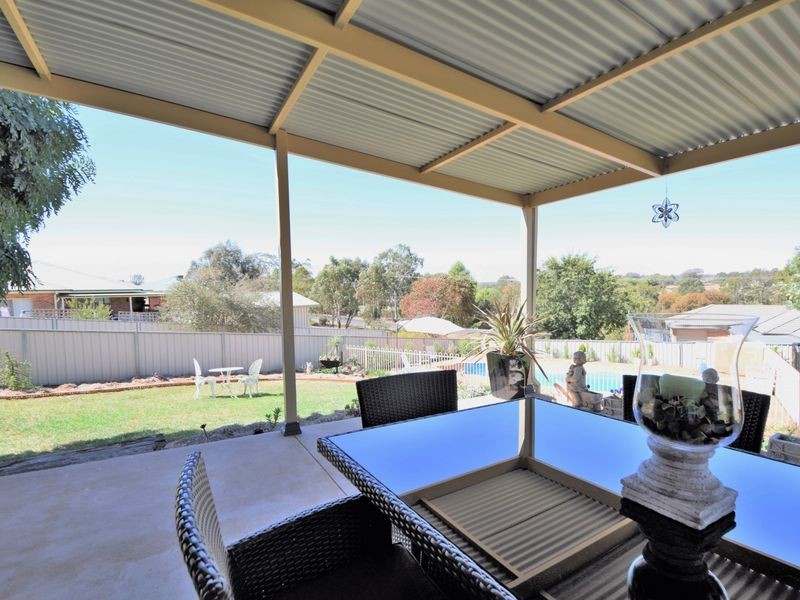 4 Mathew Street, Young NSW 2594