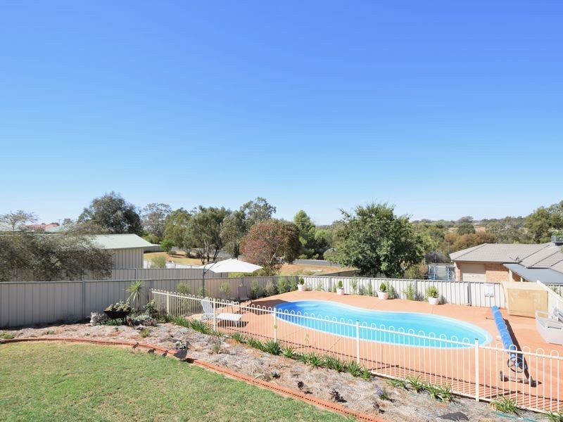 4 Mathew Street, Young NSW 2594