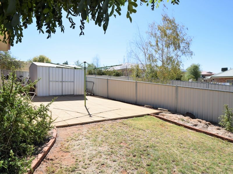 4 Mathew Street, Young NSW 2594