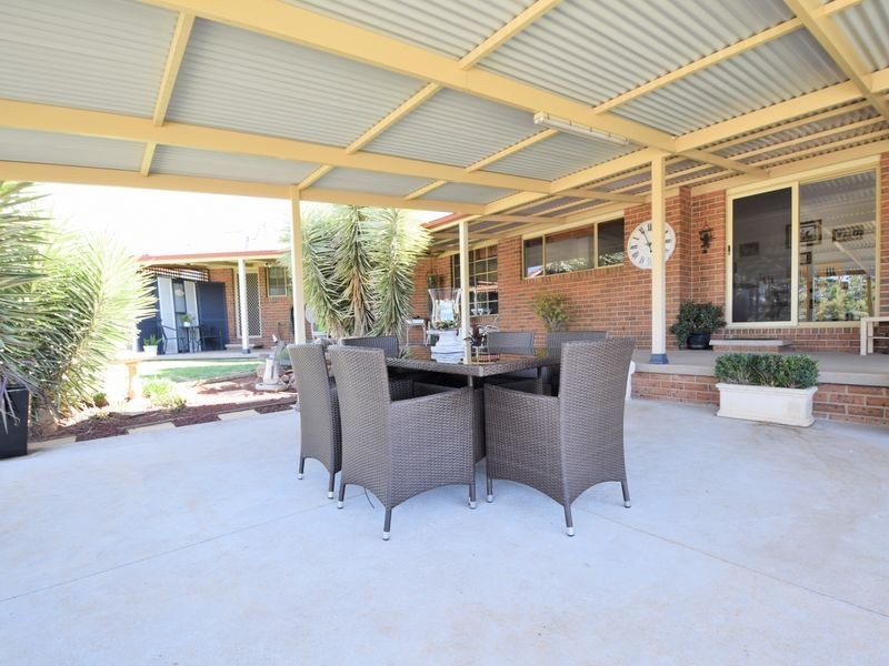 4 Mathew Street, Young NSW 2594