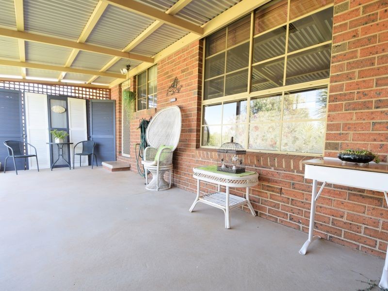 4 Mathew Street, Young NSW 2594