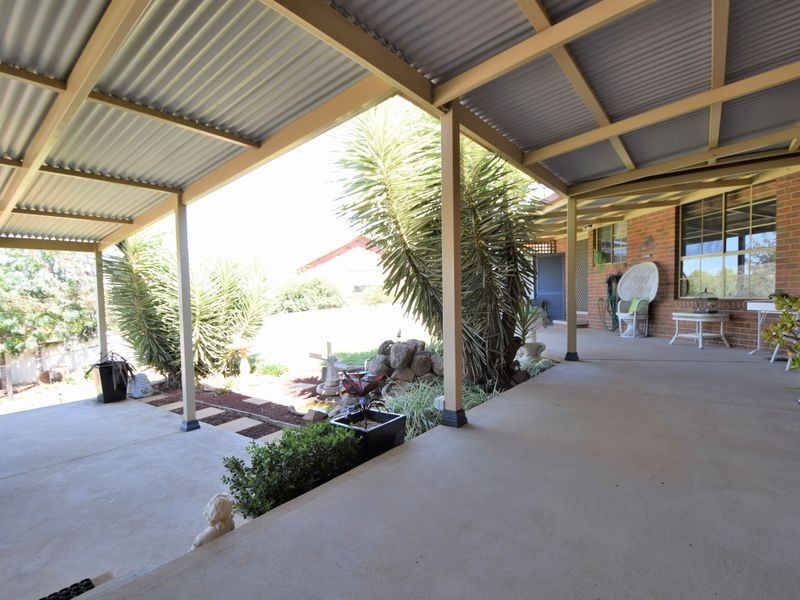 4 Mathew Street, Young NSW 2594