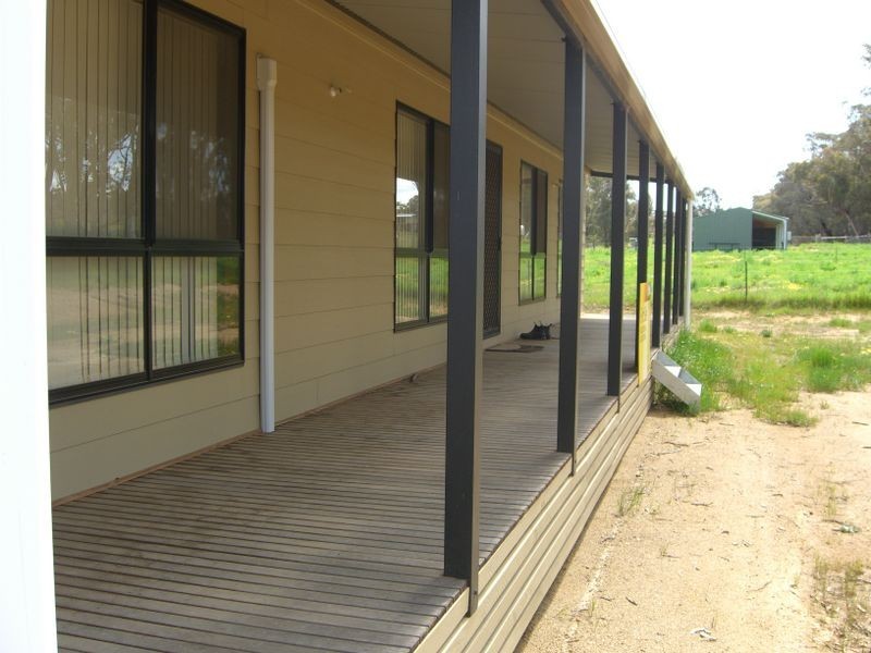 49 Isaacs Road, Young NSW 2594