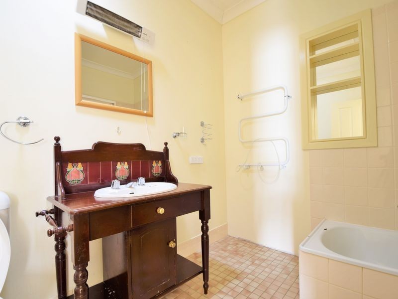 26 Spring Street, Young NSW 2594