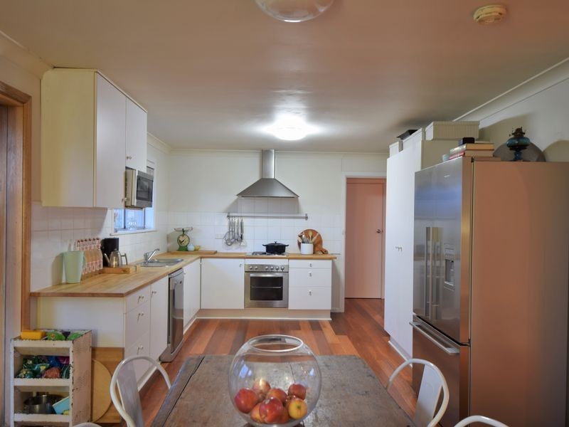 685 Olympic Hwy North, Young NSW 2594