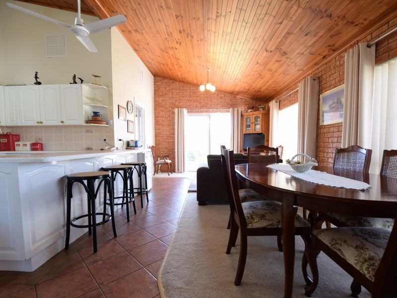 2 Mathew Street, Young NSW 2594