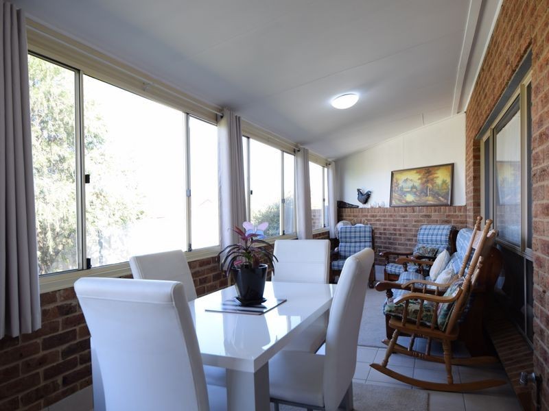 2 Mathew Street, Young NSW 2594