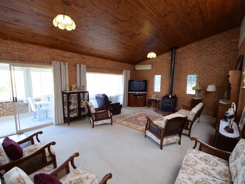 2 Mathew Street, Young NSW 2594