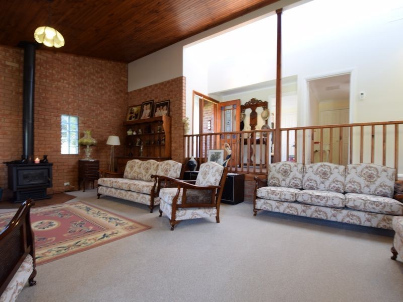 2 Mathew Street, Young NSW 2594