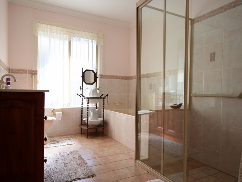 2 Mathew Street, Young NSW 2594