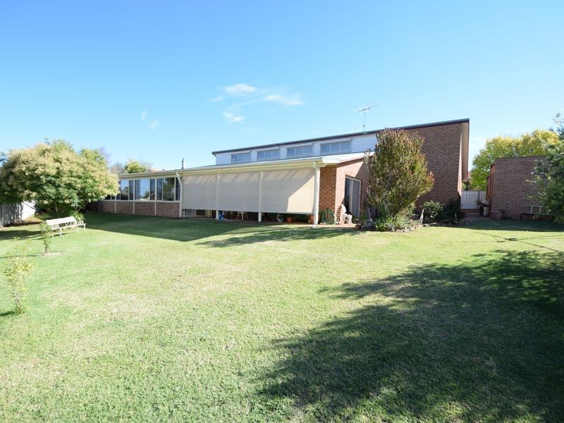 2 Mathew Street, Young NSW 2594