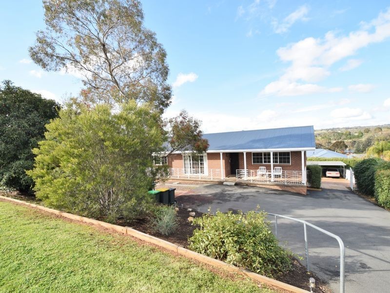 34 Back Creek Rd, Young NSW 2594