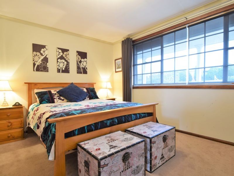 34 Back Creek Rd, Young NSW 2594