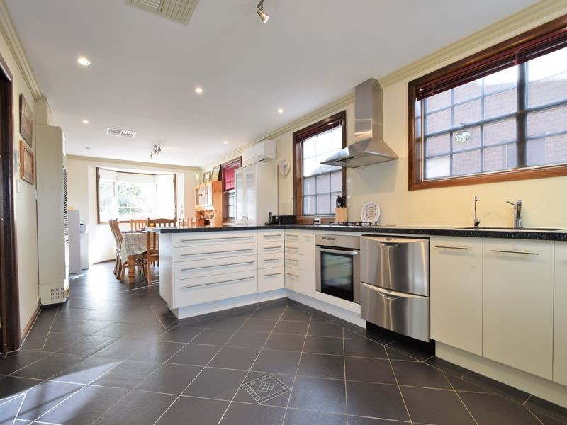 34 Back Creek Rd, Young NSW 2594