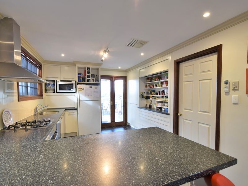 34 Back Creek Rd, Young NSW 2594
