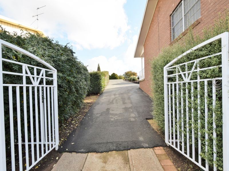 34 Back Creek Rd, Young NSW 2594