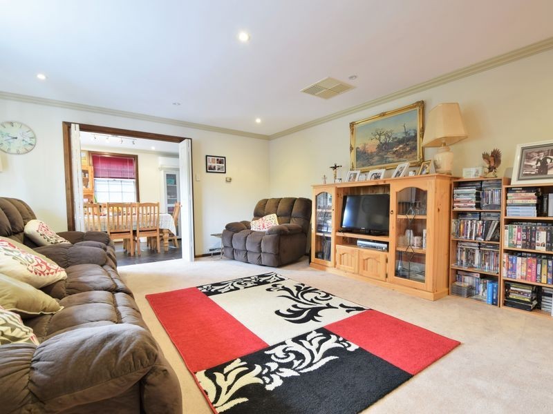 34 Back Creek Rd, Young NSW 2594