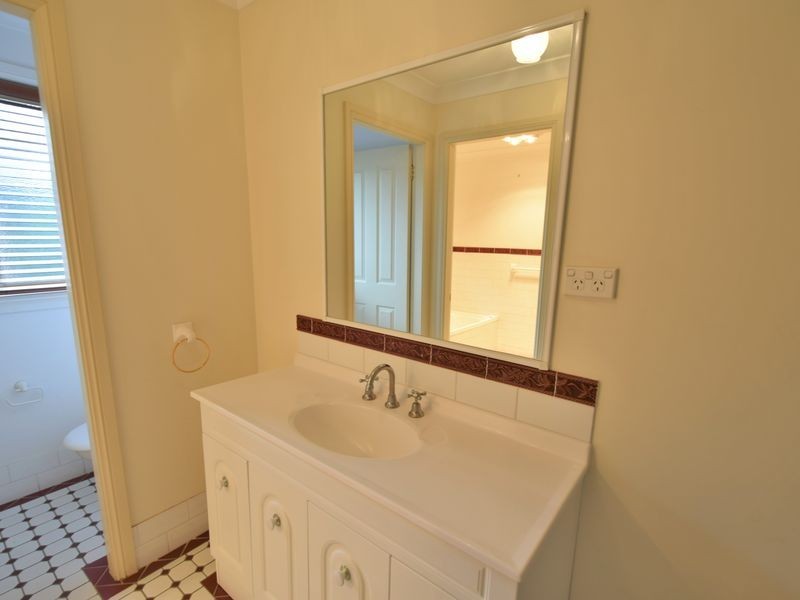 4 Tadros Avenue, Young NSW 2594