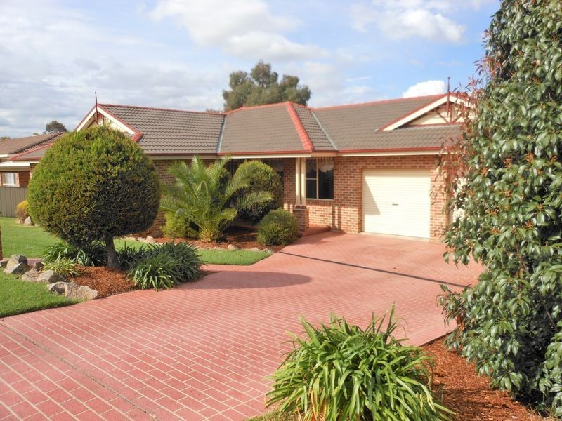 4 Tadros Avenue, Young NSW 2594