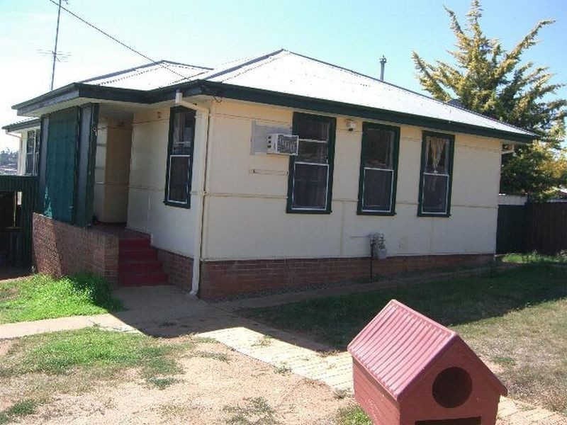 101 Berthong Street, Young NSW 2594