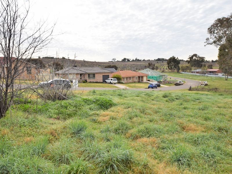 6 Hargreaves Crescent, Young NSW 2594