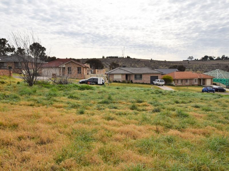 6 Hargreaves Crescent, Young NSW 2594