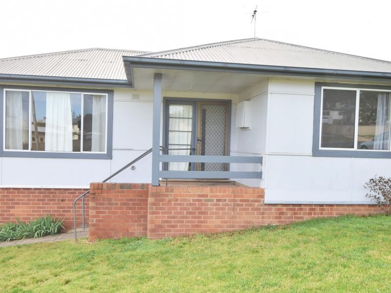 105 Berthong Street, Young NSW 2594