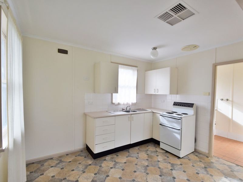 105 Berthong Street, Young NSW 2594
