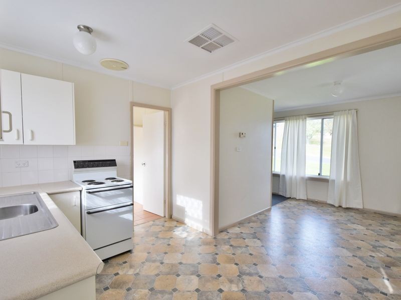 105 Berthong Street, Young NSW 2594