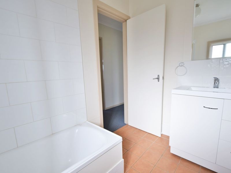 105 Berthong Street, Young NSW 2594