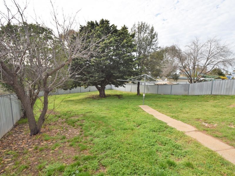 105 Berthong Street, Young NSW 2594