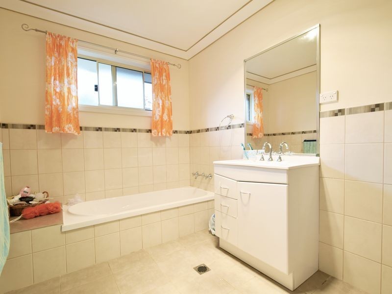 70 Orchard Street, Young NSW 2594