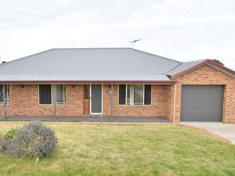 70 Orchard Street, Young NSW 2594