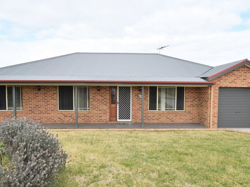 70 Orchard Street, Young NSW 2594