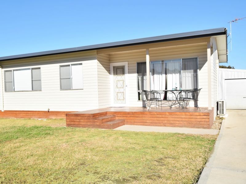 5 Lachlan Close, Young NSW 2594