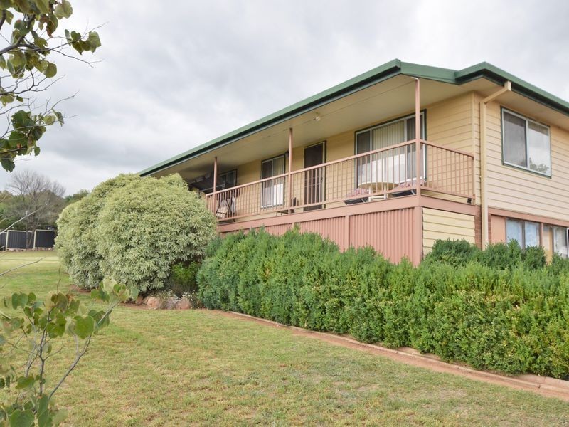 15 Henley Street, Young NSW 2594