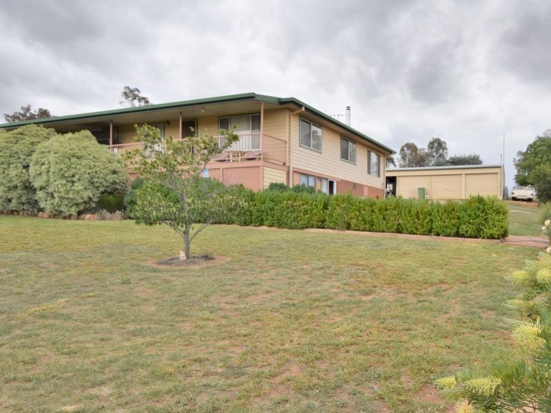 15 Henley Street, Young NSW 2594