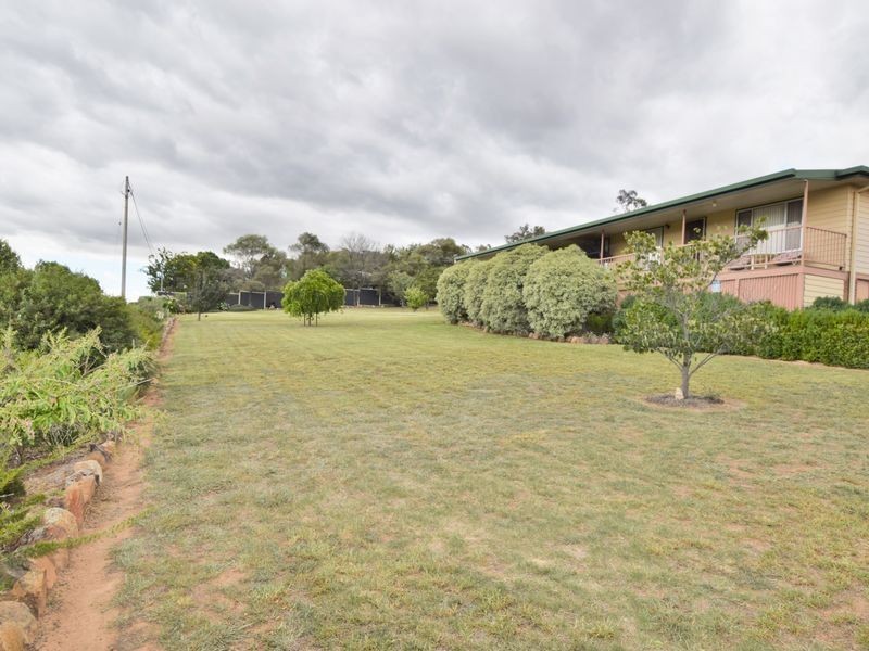 15 Henley Street, Young NSW 2594