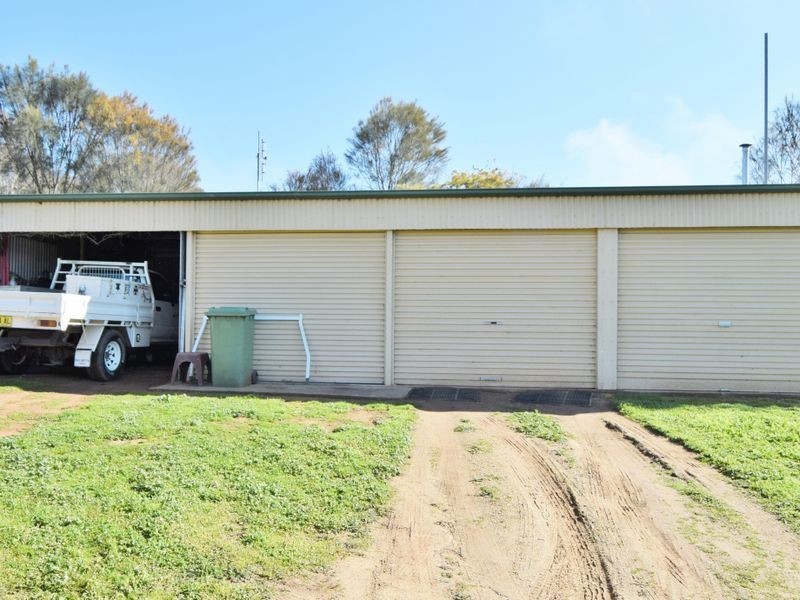 15 Henley Street, Young NSW 2594