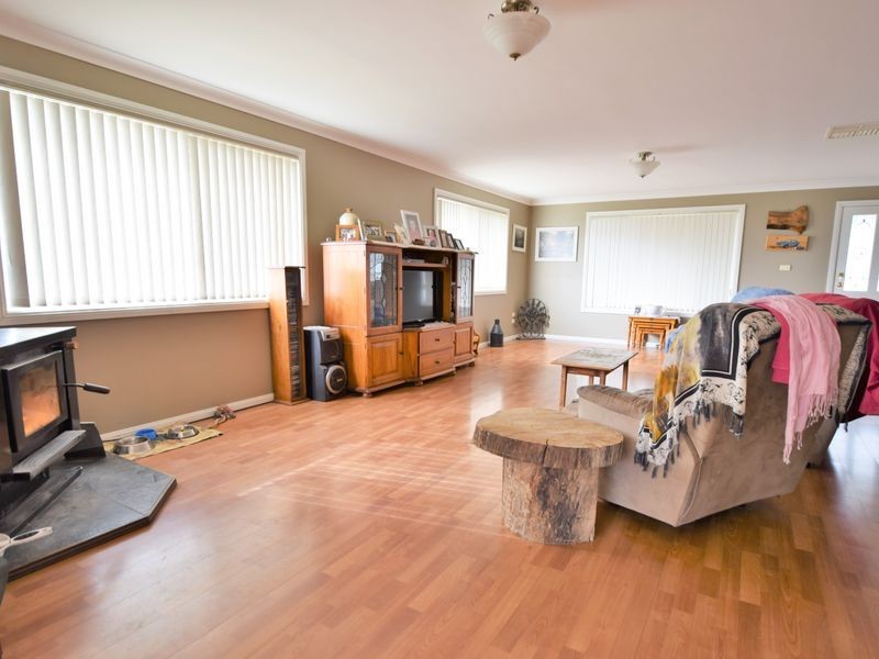 15 Henley Street, Young NSW 2594