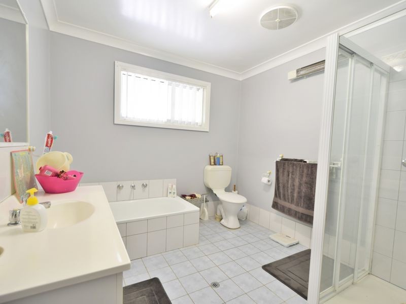 15 Henley Street, Young NSW 2594