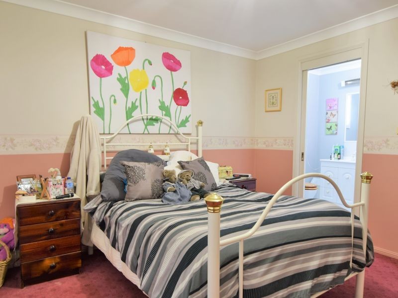 15 Henley Street, Young NSW 2594