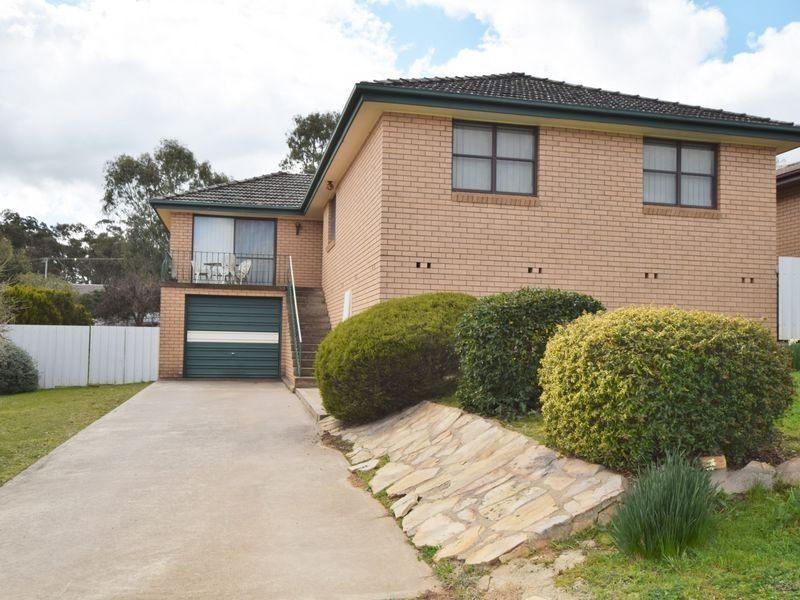143 Edwards Street, Young NSW 2594