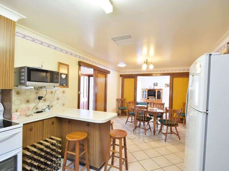 143 Edwards Street, Young NSW 2594